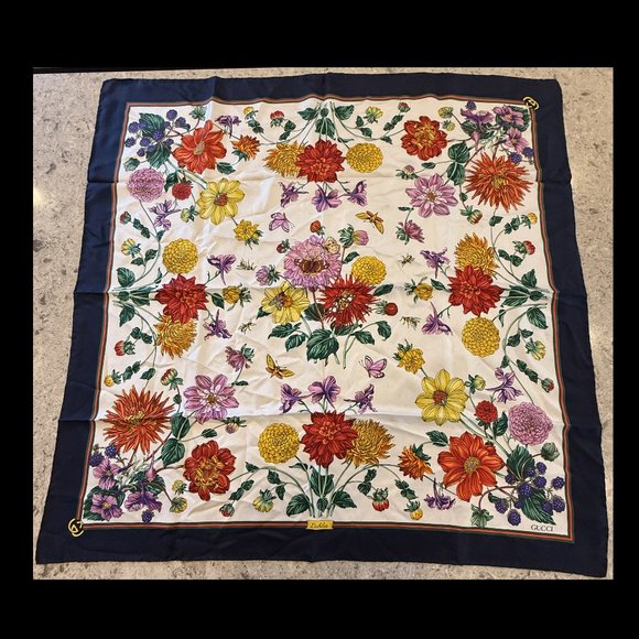 EUC GUCCI DAHLIA SILK SCARF - Picture 1 of 2